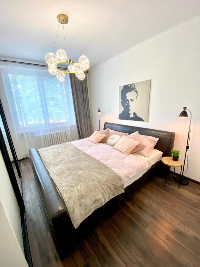 James Dean Apartment - Next To Nivy Bus Station & Mall Bratislava Exteriör bild