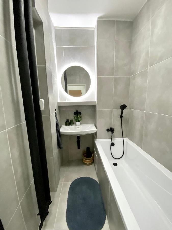 James Dean Apartment - Next To Nivy Bus Station & Mall Bratislava Exteriör bild
