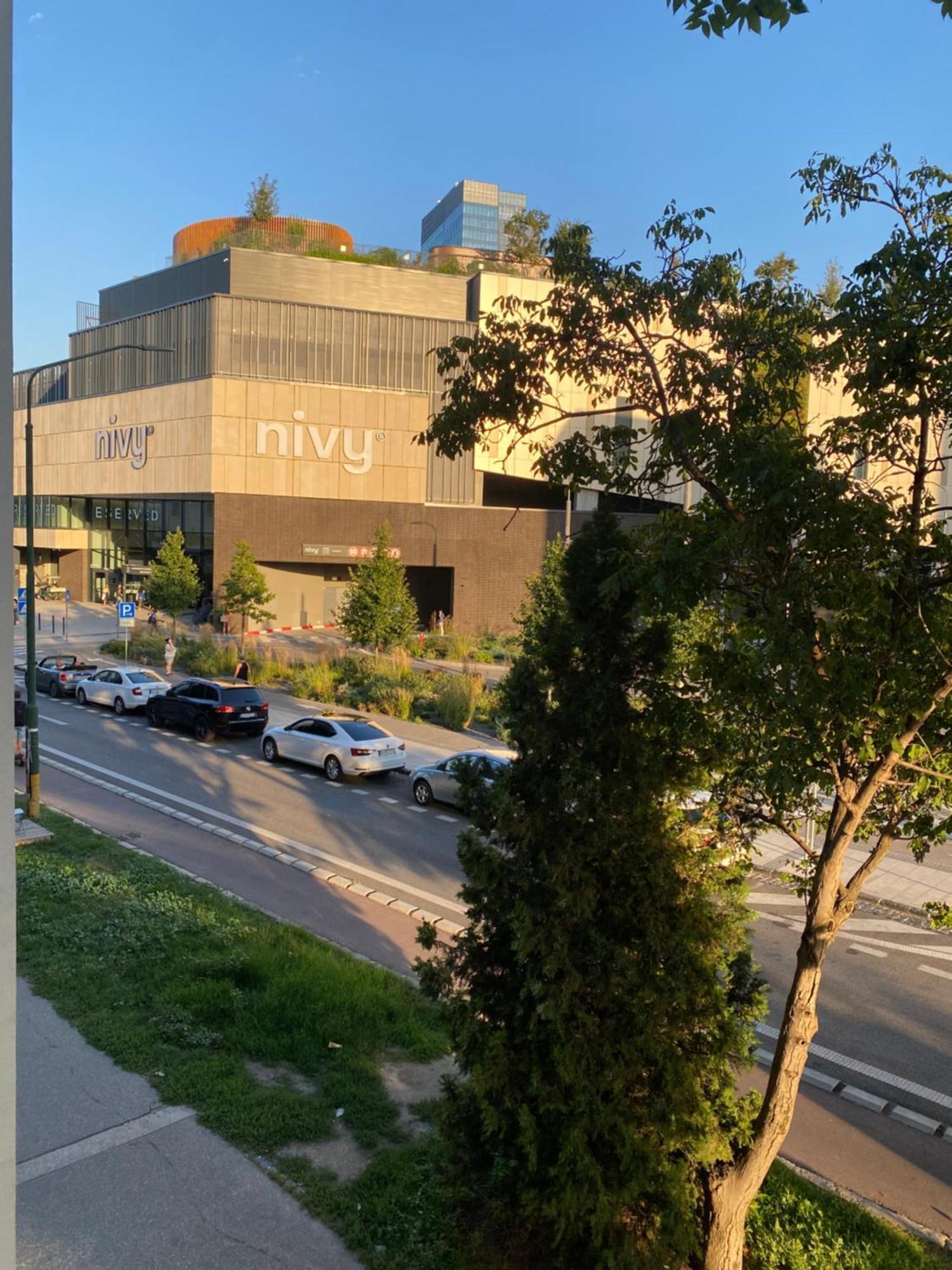 James Dean Apartment - Next To Nivy Bus Station & Mall Bratislava Exteriör bild